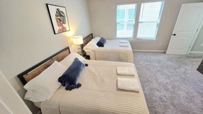 4 chambres, lit de bébé portatif, accès au Wi-Fi (inclus)