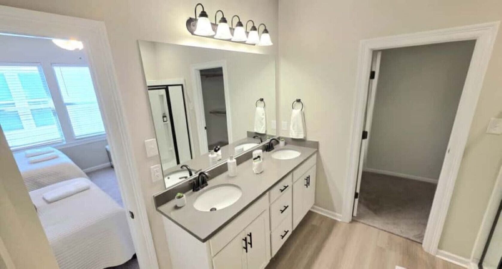 4 chambres, lit parapluie, Wi-Fi gratuit, draps fournis