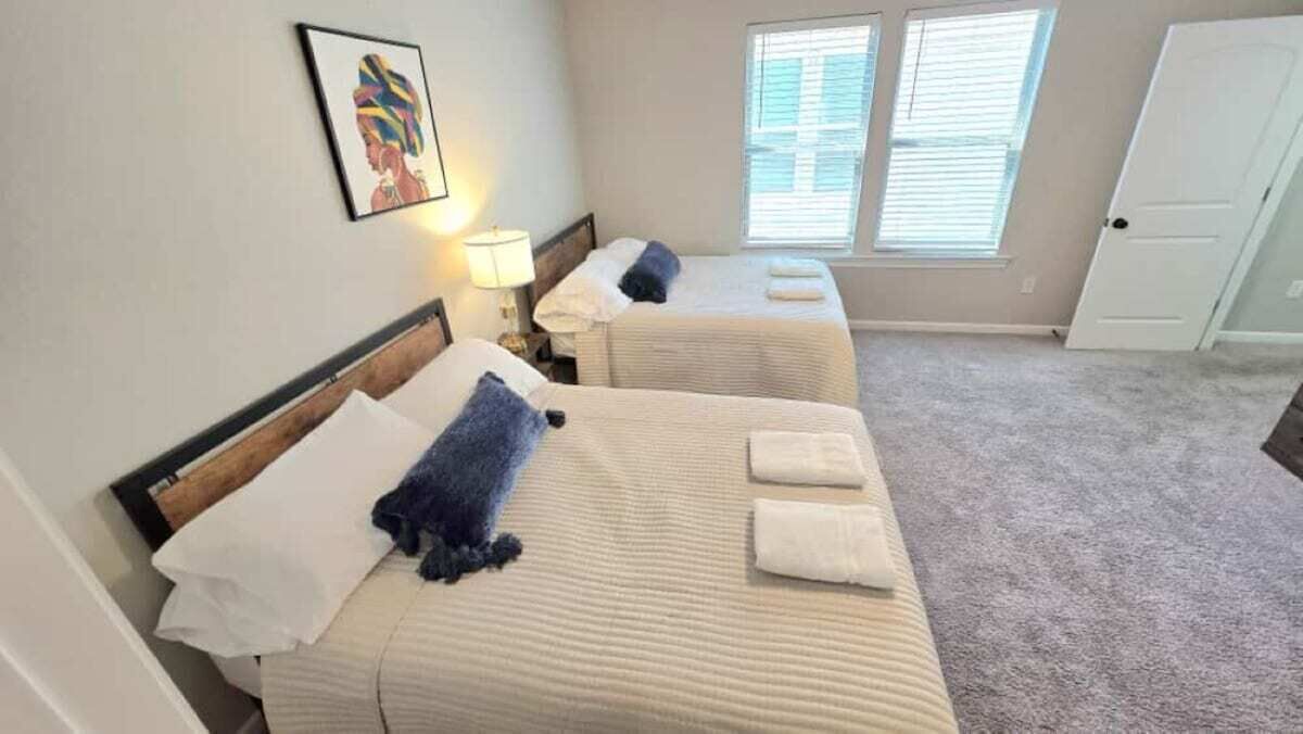 4 bedrooms, travel crib, WiFi (free), bed sheets