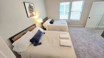 4 bedrooms, travel crib, WiFi (free), bed sheets