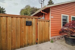 Exterior - #StayinMyDistrict Kenton Private Guest House (Portland)