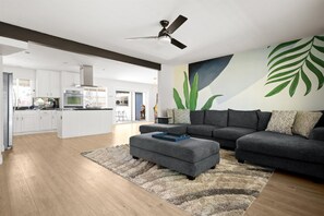 TV, foosball, offices - The Palms Cabana | Pool, Hot Tub, Bocce & PuttPutt (Scottsdale)