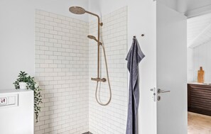 Shower - Beautiful home in Kolding with WiFi (Kolding)