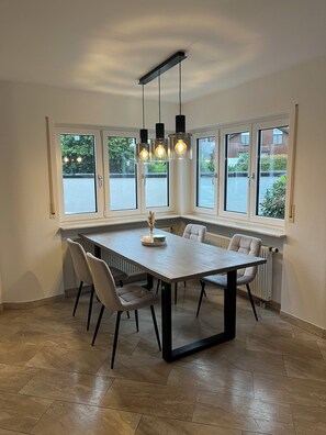 Dining - Hundefreundliche Ferienwohnung mit Garten und Terrasse 10 Minuten vom Bodensee (Tettnang)