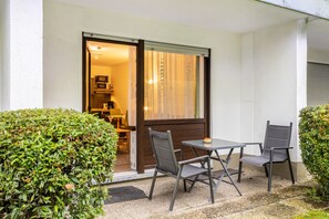 Outdoor dining - Apartment 'Gästehaus Strycktal 2 Typ 07' with Private Terrace, Private Garden and Wi-Fi (Willingen-Stryck (Upland))