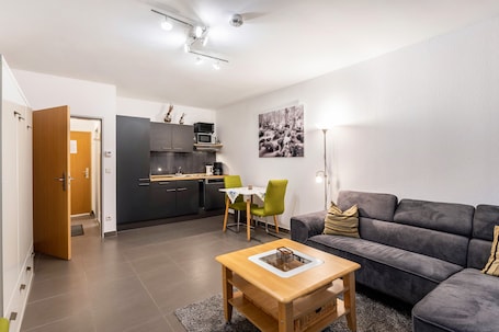 TV. Apartment 'Gästehaus Strycktal 2 Typ 07' with Private Terrace, Private Garden and Wi-Fi