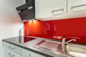 Refrigerador, horno, parrilla de estufa y lavavajillas 