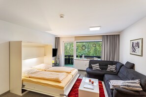 TV - Apartment 'Gästehaus Kurpark Wohnung Typ 19' with Balcony and Wi-Fi (Willingen (Upland))