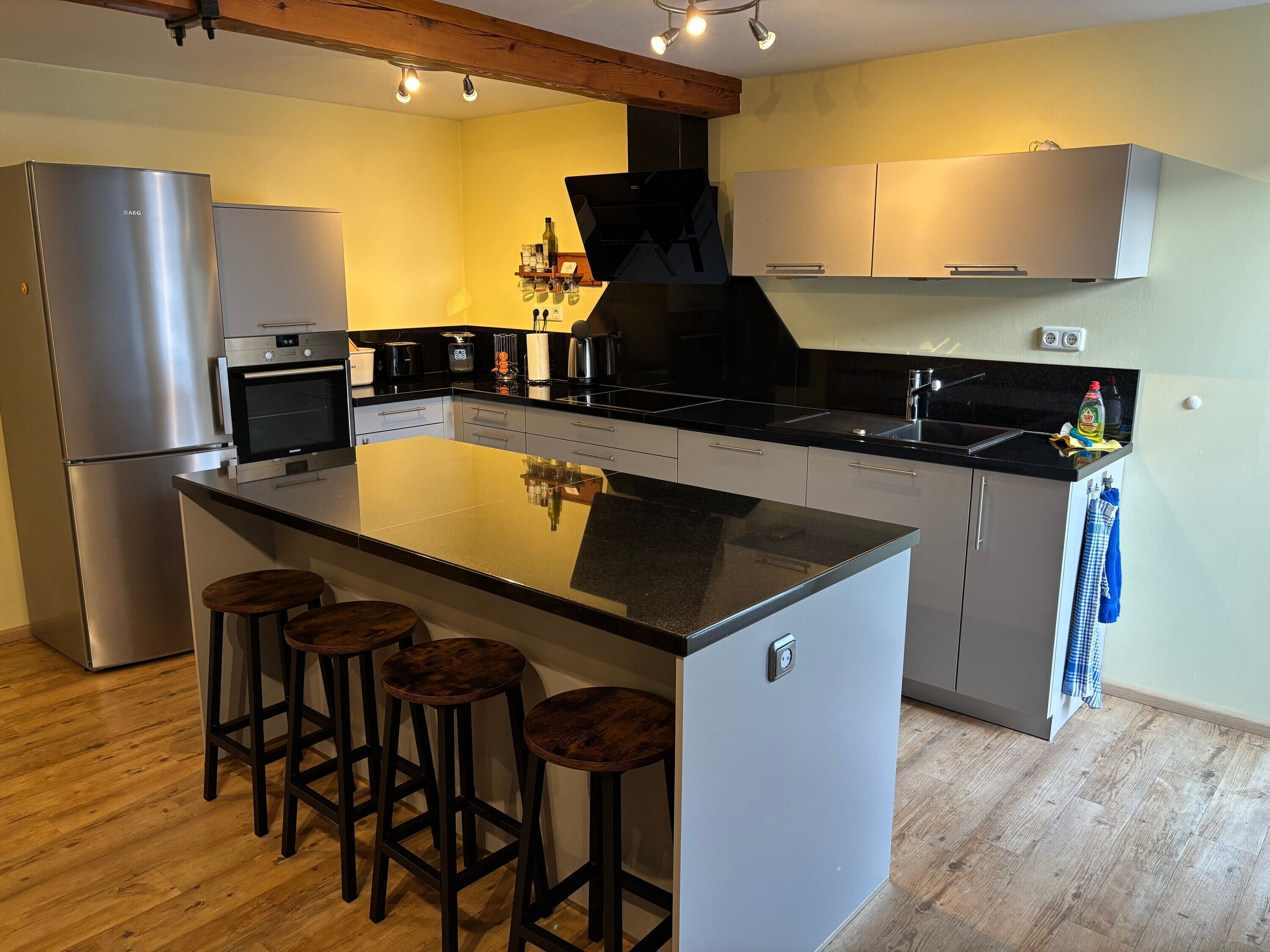 冰箱、微波炉、烤箱、炉灶