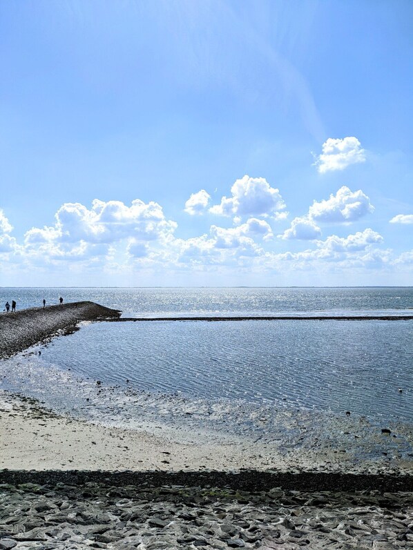 Beach nearby - Holiday Home 'Ferienhaus Nordwind G3 Premium' with Private Terrace, Private Garden and Wi-Fi (Butjadingen-Eckwarderhörne)