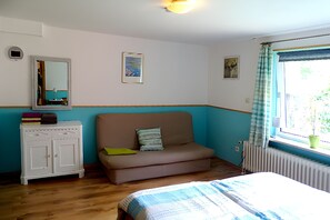 Interior - Apartment 'Ferienwohnung Achterndiek' with Private Terrace, Private Garden and Wi-Fi (Galmsbüll)