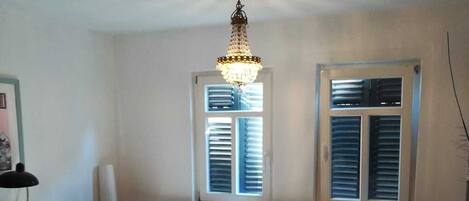 1 多间卧室、熨斗/熨衣板、免费 WiFi、床单