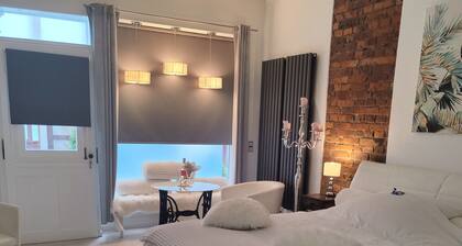 Einzimmerapartment 'Loft 30 Qm' mit gemeinsamer Terrasse und Wi-Fi