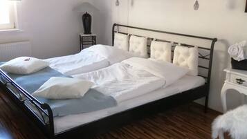 1 dormitori, planxa i posts de planxar, wifi gratuïta i roba de llit