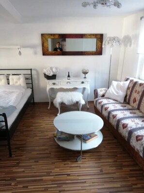 1 habitación, tabla de planchar con plancha, wifi gratis y ropa de cama 
