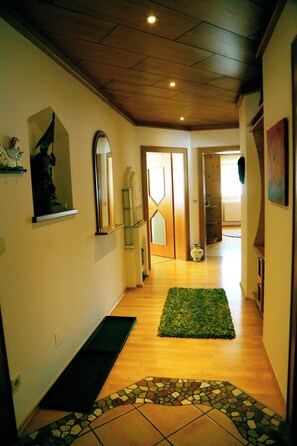 Interior - Apartment 'Appartment Ennstal' with Mountain View, Private Terrace and Wi-Fi (Radstadt)