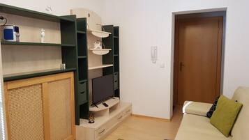 Fernseher, Tischtennisplatte