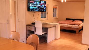 3 bedrooms, iron/ironing board, free WiFi, bed sheets