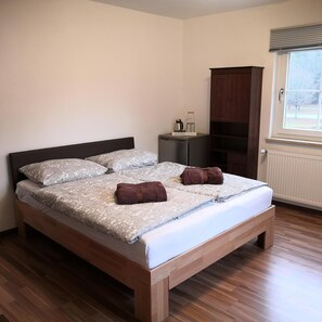 3 bedrooms, iron/ironing board, free WiFi, bed sheets
