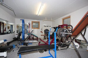 Fitness facility - Apartment 'Arnspitze' with Mountain View, Balcony and Wi-Fi (Mittenwald)