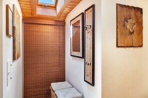 Interior - Apartment 'Wetterstein' with Mountain View, Balcony and Wi-Fi (Mittenwald)