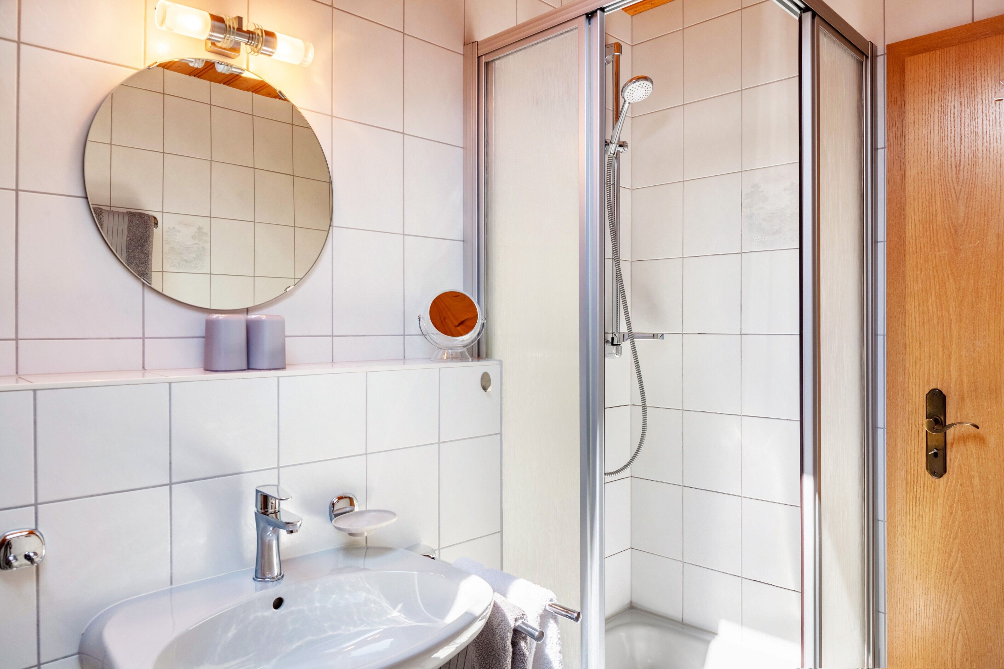 Dusche, Haartrockner, Handtücher