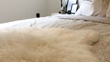 1 bedroom, bed sheets