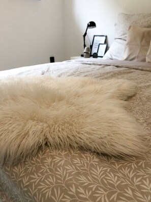 1 bedroom, bed sheets