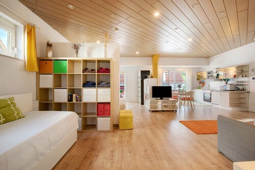 Loft-style holiday apartment in Nürtingen with balcony and close to the Neckar