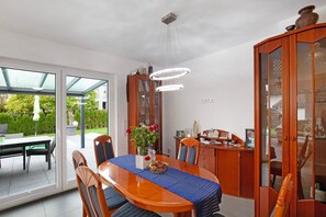 Dining - Apartment 'Großzügige Wohnung' with Shared Pool, Private Terrace and Wi-Fi (Brechen)