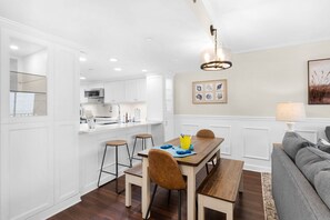 Dining - Renovated 9th-Floor Luxury Condo w/ Spacious Balcony, FREE Beach Service & $300 Fun! (Panama City Beach)