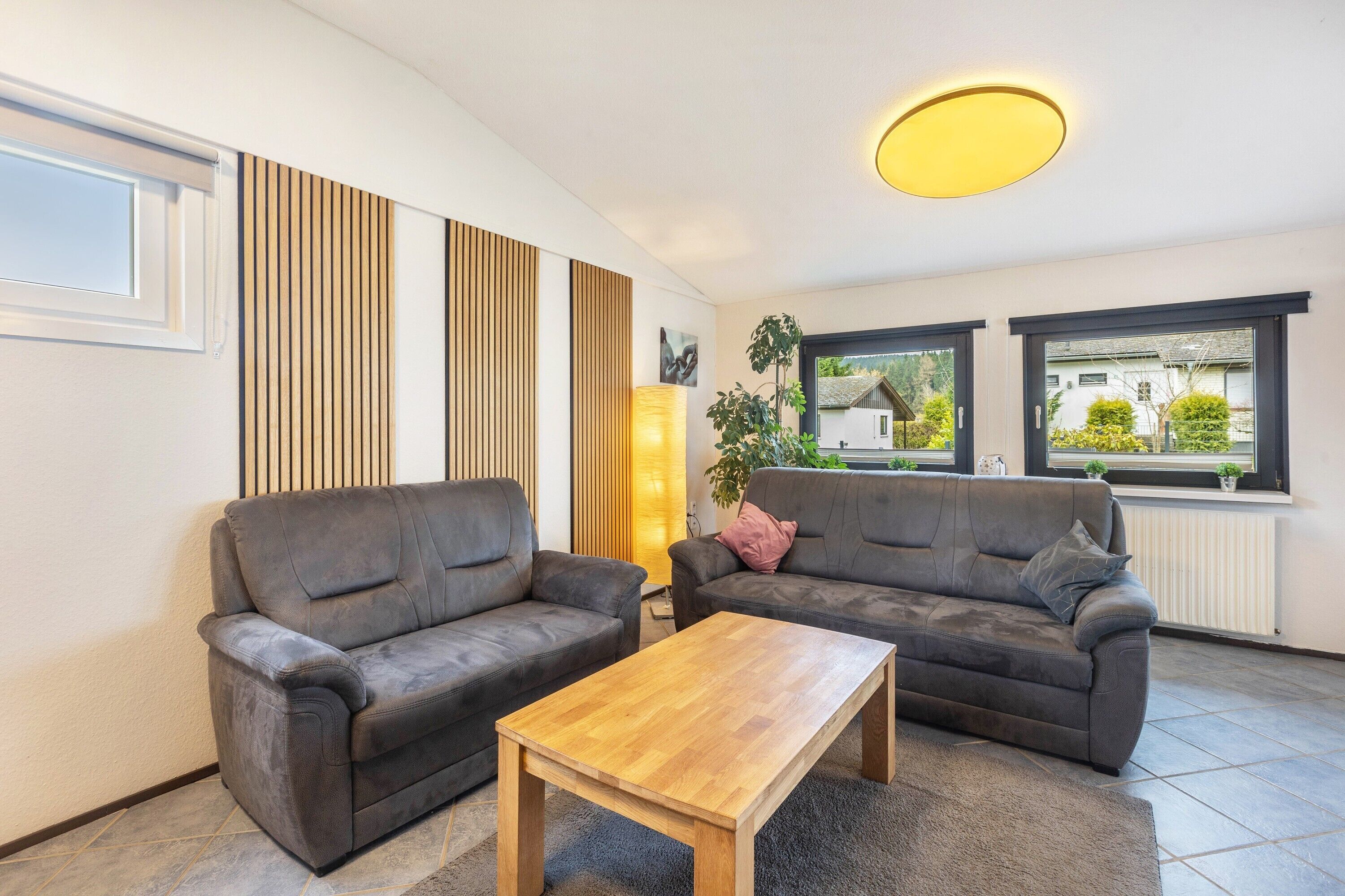 Fernseher, Tischtennisplatte