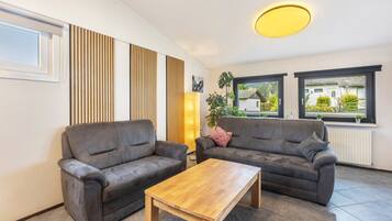 Fernseher, Tischtennisplatte