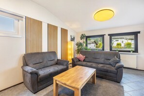 TV, ping pong - Berganker Holiday Home Willingen (Willingen)