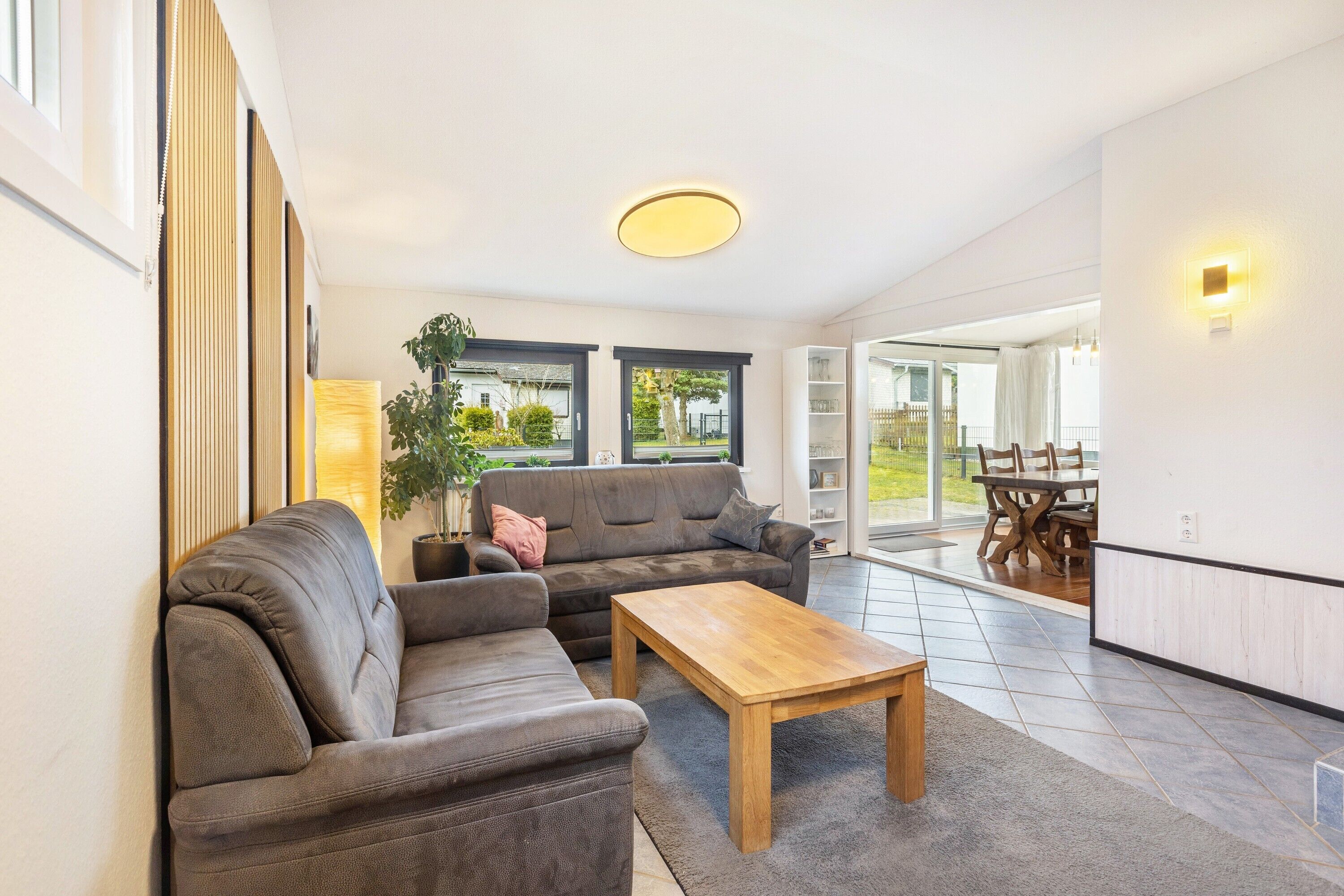 TV, mesa de pingue-pongue