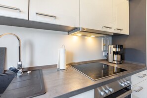 Fridge, microwave, oven, stovetop - Berganker Holiday Home Willingen (Willingen)