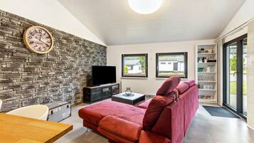 TV, mesa de pingue-pongue