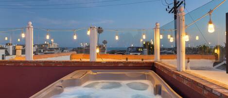 Tina de hidromasaje al aire libre