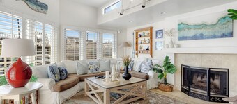 Shoreline Villa by AvantStay | Steps to the Beach, Bay, & Pier!