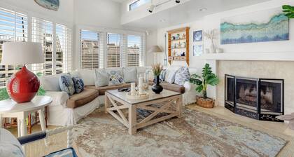 Shoreline Villa by AvantStay | Steps to the Beach, Bay, & Pier!