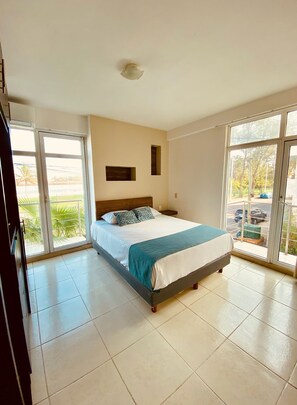 2 slaapkamers, een strijkplank/strijkijzer, wifi, beddengoed