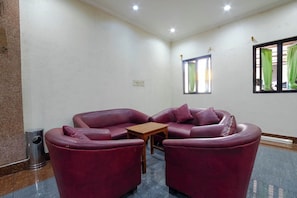 Lobby sitting area - Nusa Indah Syariah Bandara By Abdihome (Tangerang)