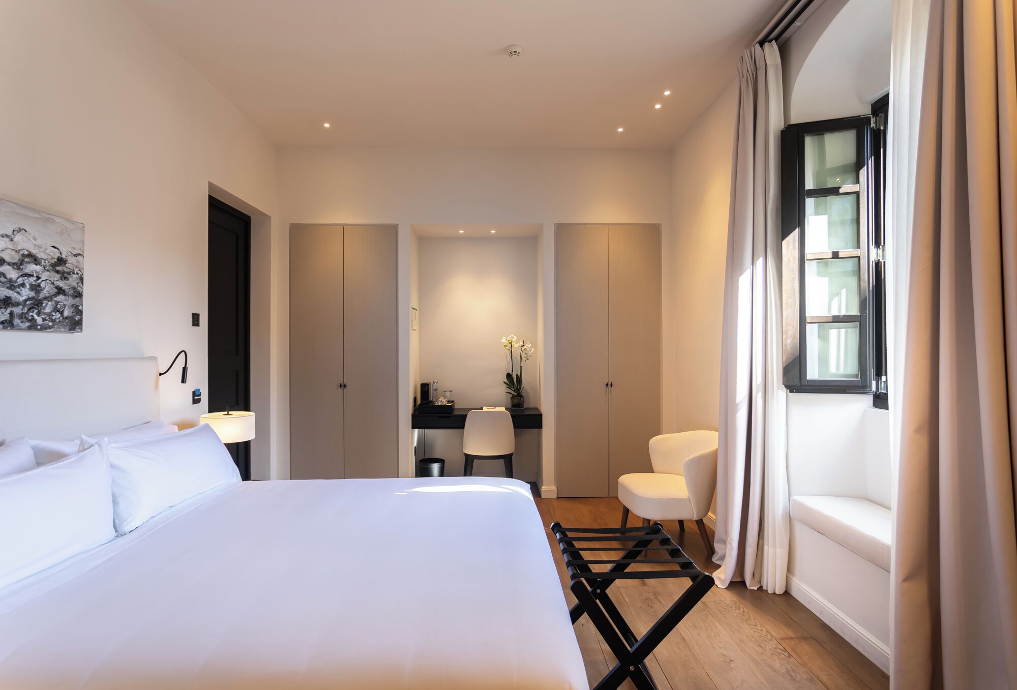 Deluxe Double or Twin Room, 1 King Bed, City View | Down comforters, memory foam beds, free minibar items, in-room safe