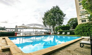 Outdoor pool, a heated pool - Harbourside 11 - elegance with a spectacular view, parking and pool (McMahons Point)