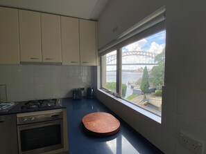 Fridge, microwave, oven, stovetop - Harbourside 11 - elegance with a spectacular view, parking and pool (McMahons Point)