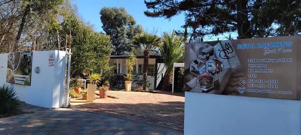 Fachada de la propiedad