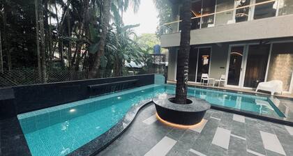 Waves By Jumbo Holidayz