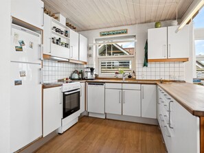 Fridge, oven, dishwasher, cookware/dishes/utensils