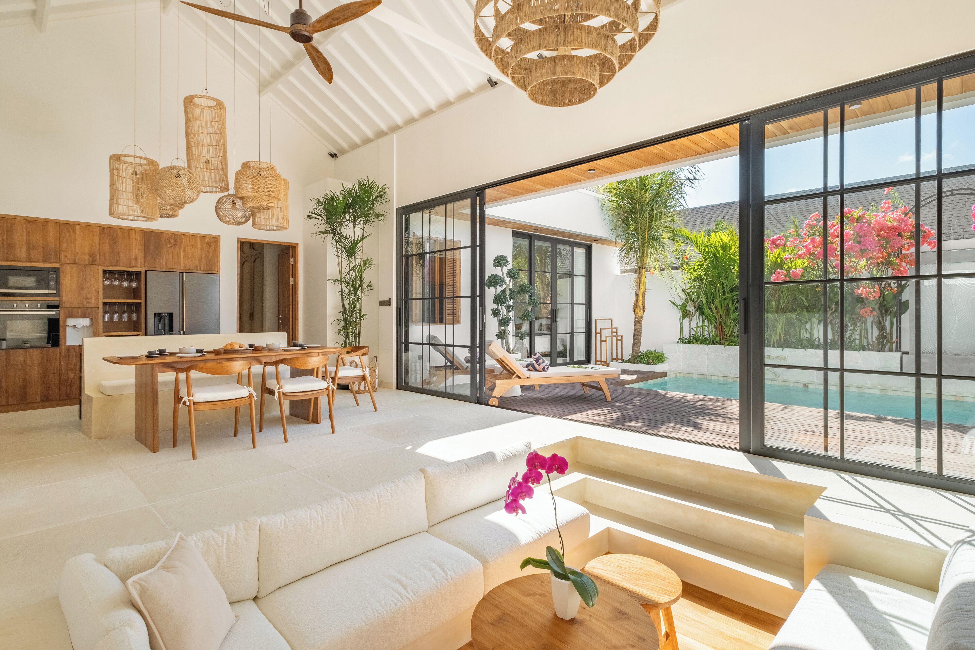 Executive Villa | Dining room