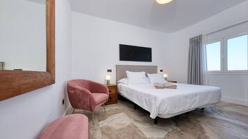 1 bedroom, in-room safe, iron/ironing board, free WiFi